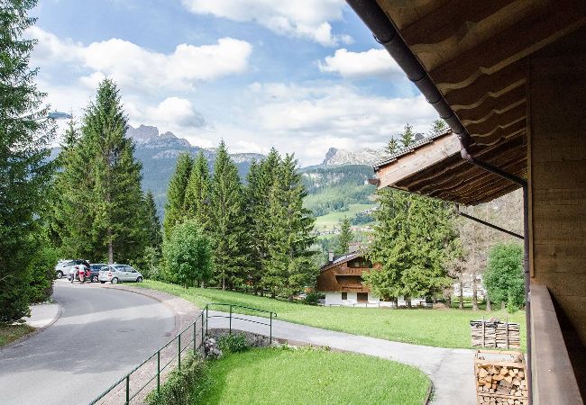 Appartamento a Cortina d´Ampezzo - Elegante appartamento con terrazza a Cortina d'Ampezzo- 5 posti letto- WIFI  Appartamento a Cortina d´Ampezzo - Elegante appartamento con terrazza a Cortina d'Ampezzo- 5 posti letto- WIFI