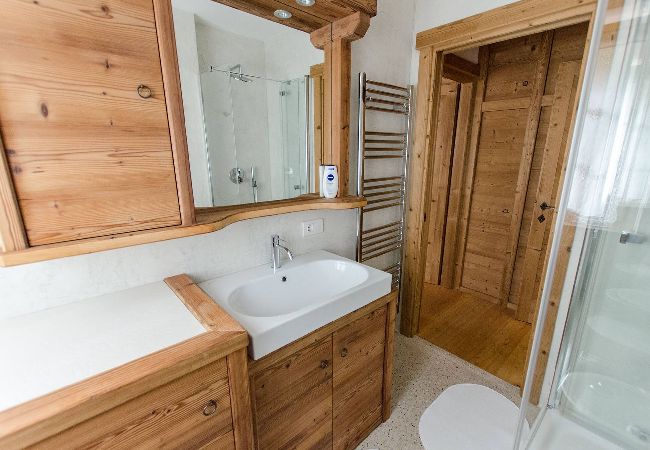 Appartamento a Cortina d´Ampezzo - Elegante appartamento con terrazza a Cortina d'Ampezzo- 5 posti letto- WIFI  Appartamento a Cortina d´Ampezzo - Elegante appartamento con terrazza a Cortina d'Ampezzo- 5 posti letto- WIFI