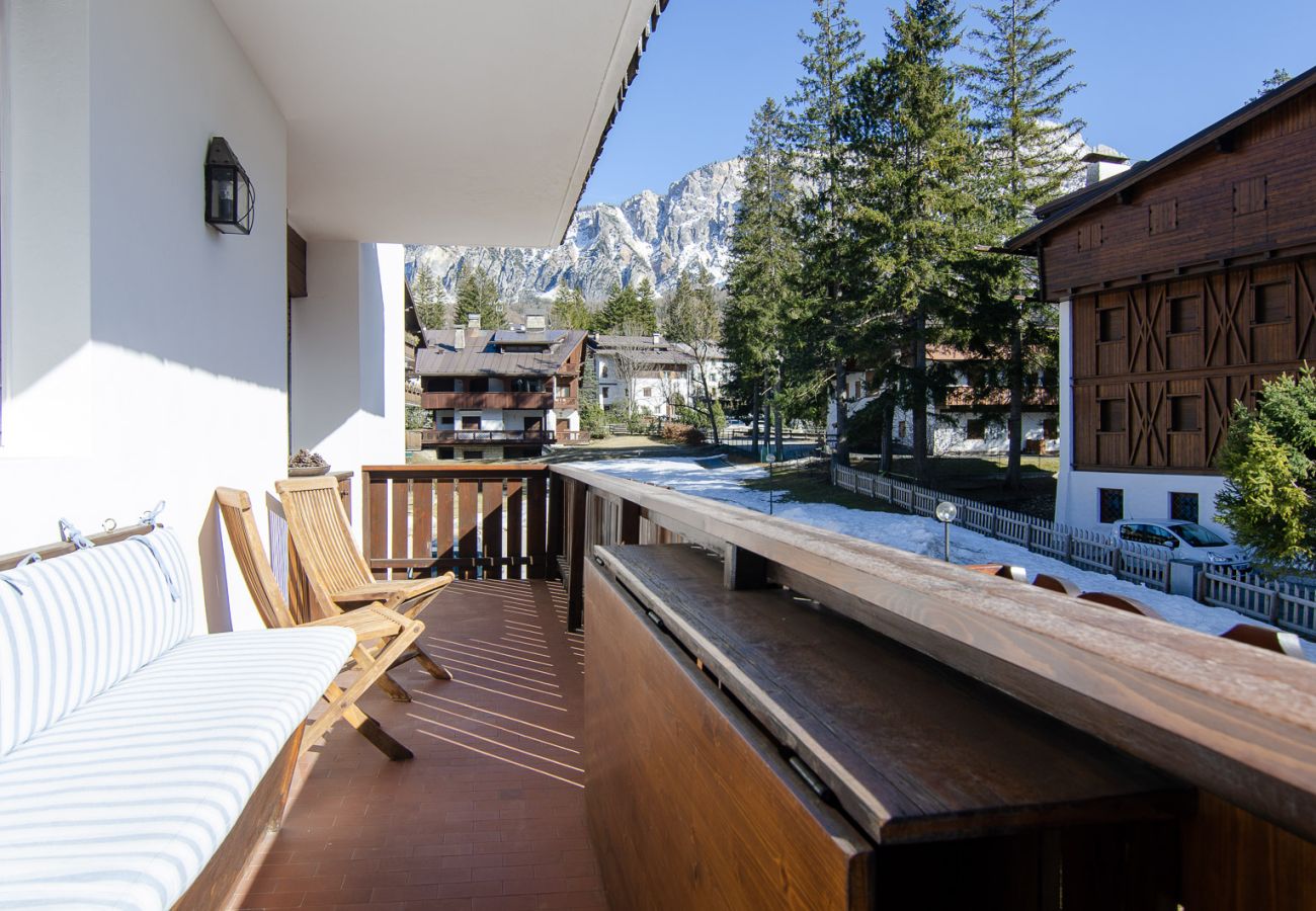 Appartamento a Cortina d´Ampezzo - Cianderies: appartamento luminoso e centrale con terrazza su tre lati