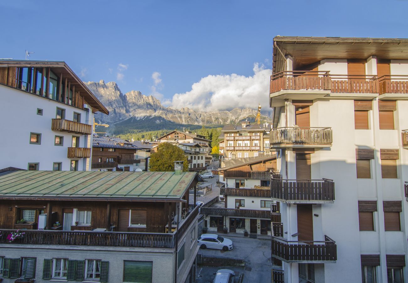 Appartamento a Cortina d´Ampezzo - Cortina da vivere: il tuo rifugio a due passi da tutto