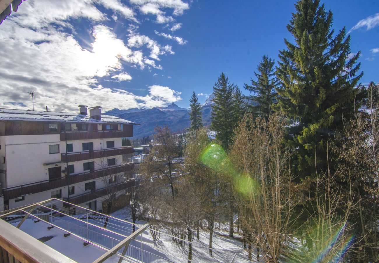 Appartamento a Cortina d´Ampezzo - Appartamento Alpino a Cortina, Comodo e Centrale