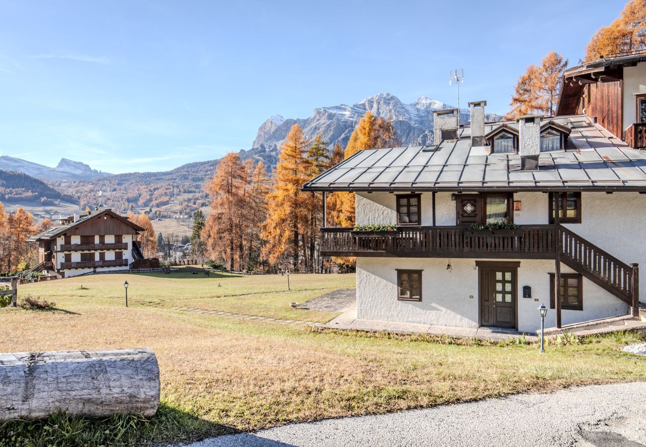 Appartamento a Cortina d´Ampezzo - Relax e panorama a Cortina: accogliente appartamento a Pecol