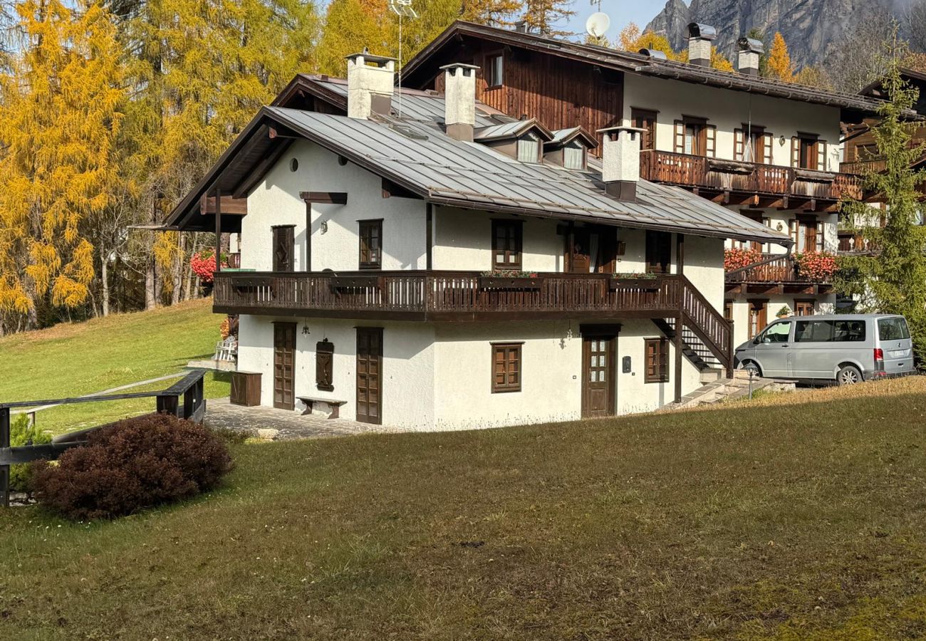 Appartamento a Cortina d´Ampezzo - Relax e panorama a Cortina: accogliente appartamento a Pecol