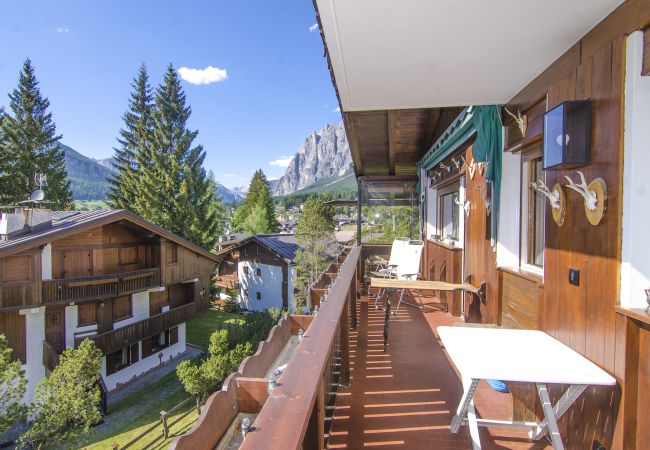 Appartamento a Cortina d´Ampezzo - Al Larice, appartamento con terrazza in zona tranquilla