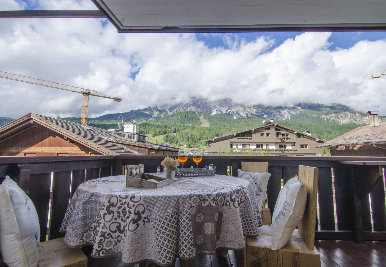 Ferienwohnung in Cortina d´Ampezzo - Delizioso appartamento con vista, wifi, in centro 