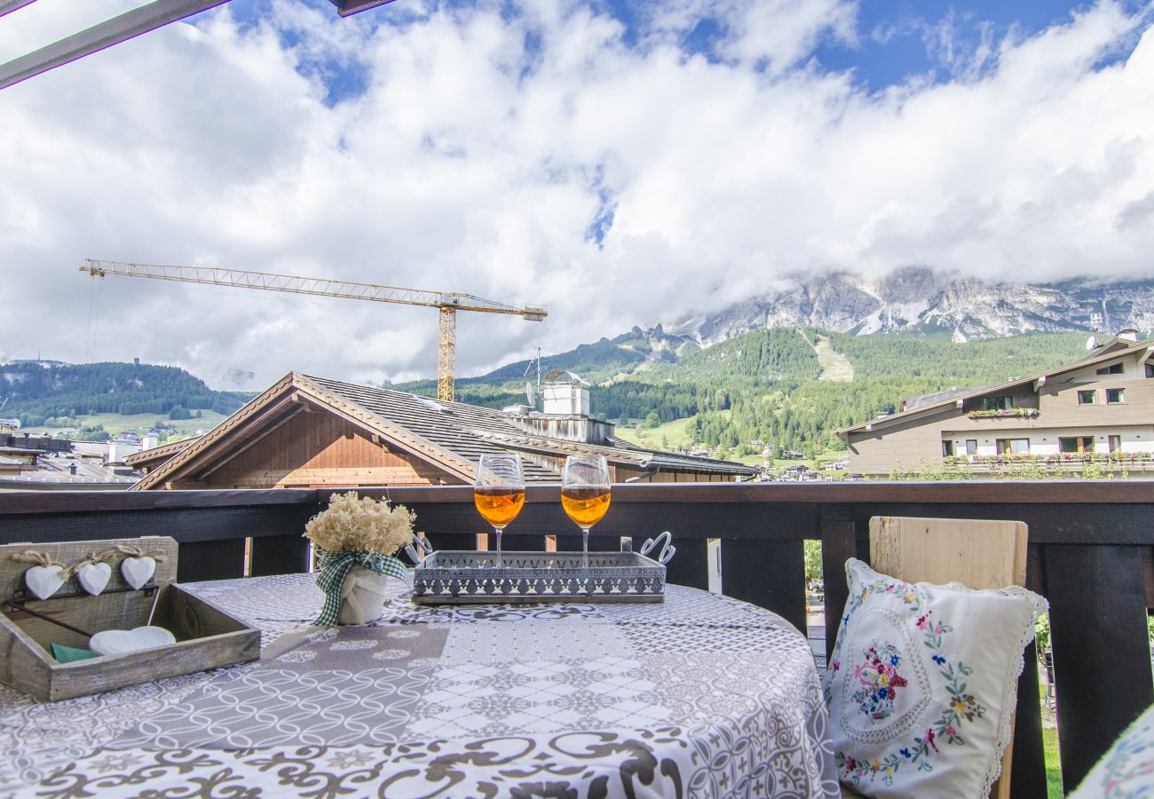 Ferienwohnung in Cortina d´Ampezzo - Delizioso appartamento con vista, wifi, in centro 