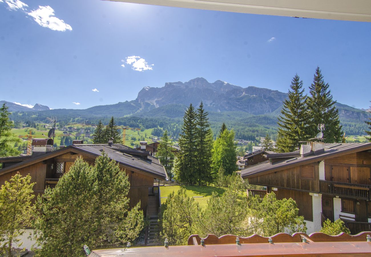 Ferienwohnung in Cortina d´Ampezzo - Al Larice, appartamento con terrazza in zona tranquilla