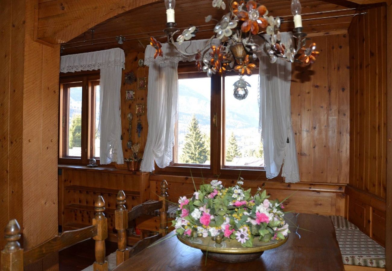 Apartment in Cortina d´Ampezzo - Apartment not far from Cortina center - 4 beds 