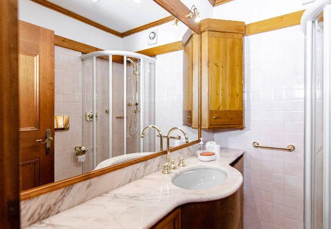 Apartment in Cortina d´Ampezzo - Comfort loft: central zone and garden. Apartment in Cortina d´Ampezzo - Comfort loft: central zone and garden.