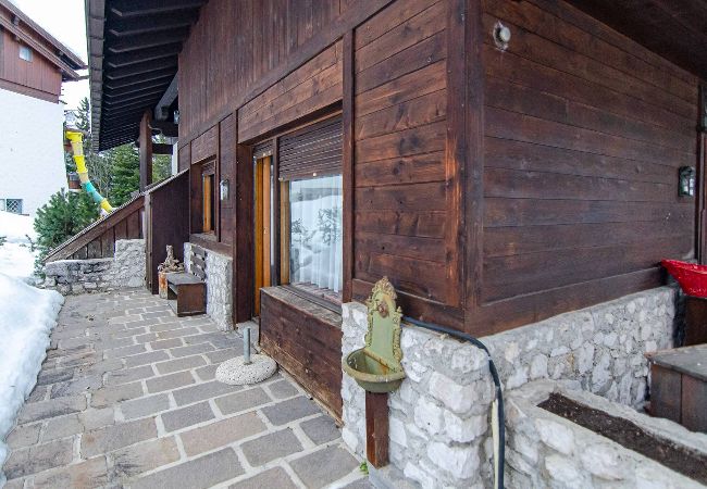 Apartment in Cortina d´Ampezzo - Comfort loft: central zone and garden. Apartment in Cortina d´Ampezzo - Comfort loft: central zone and garden.