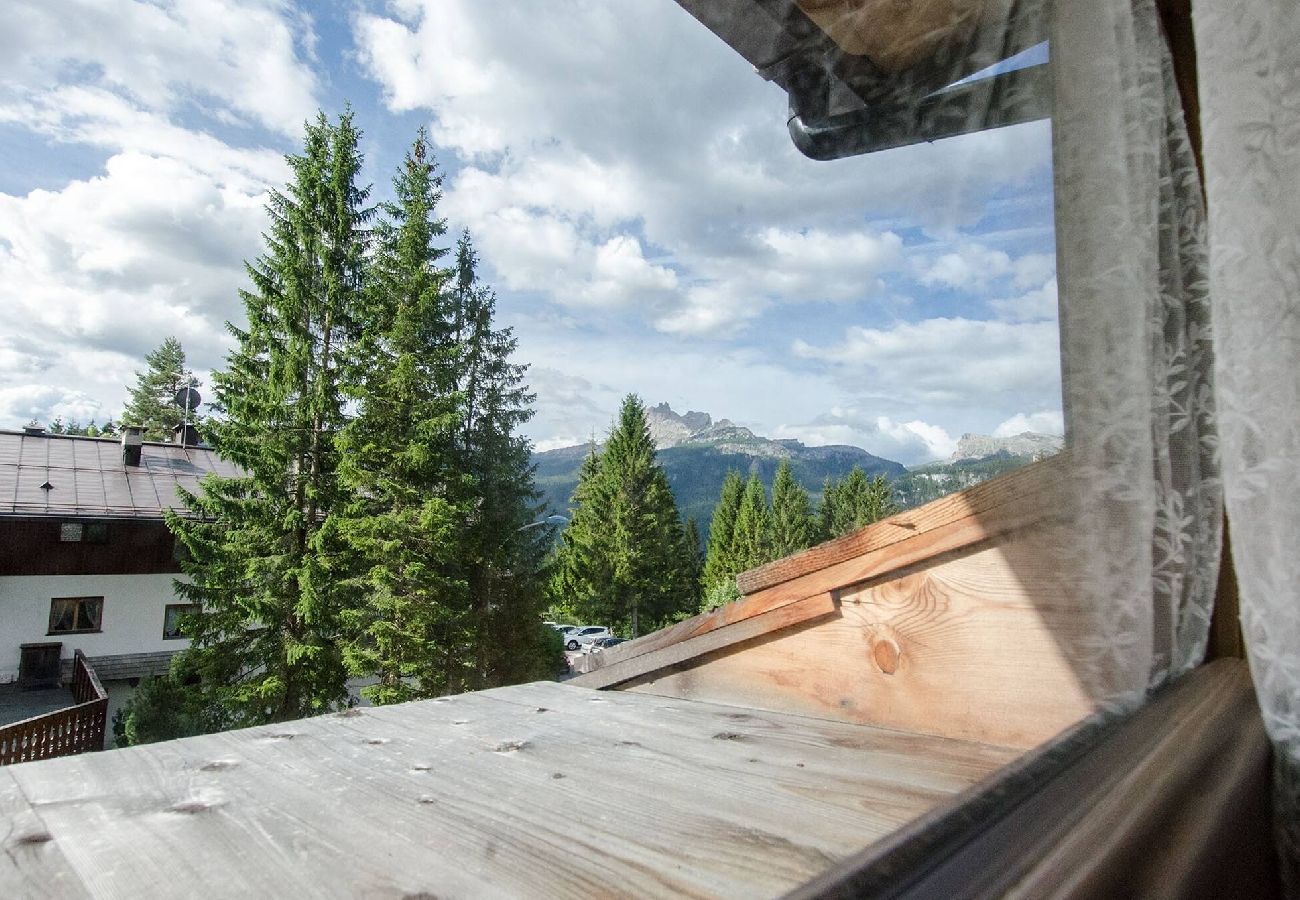 Apartment in Cortina d´Ampezzo - Elegant apartament  with lovely terrace- 5 beds -WIFI 