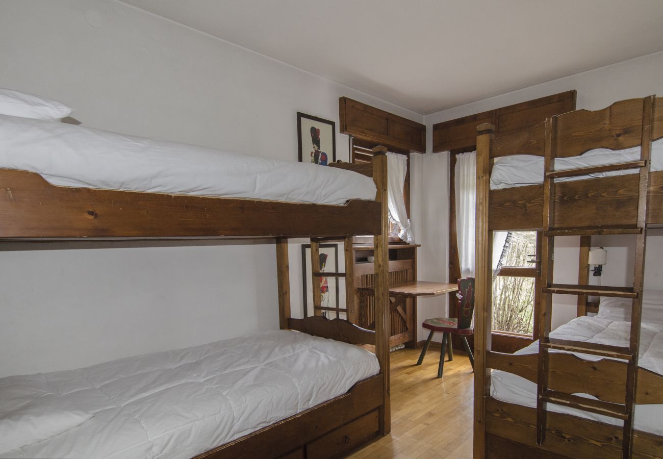 Apartment in Cortina d´Ampezzo - Ca' de Rupe: garden, wi-fi, ample spaces.