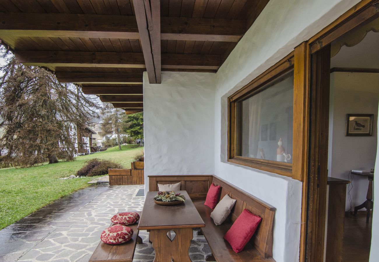 Apartment in Cortina d´Ampezzo - Ca' de Rupe: garden, wi-fi, ample spaces.