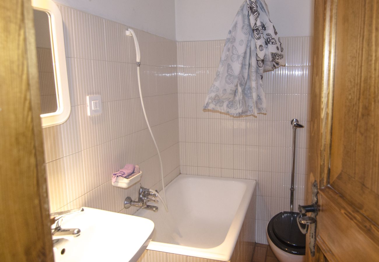 Apartment in Cortina d´Ampezzo - Ca' de Rupe: garden, wi-fi, ample spaces.