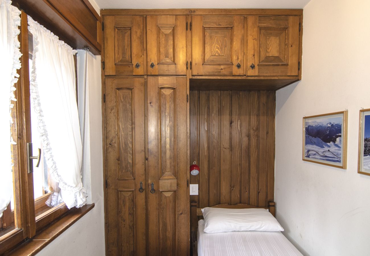 Apartment in Cortina d´Ampezzo - Ca' de Rupe: garden, wi-fi, ample spaces.