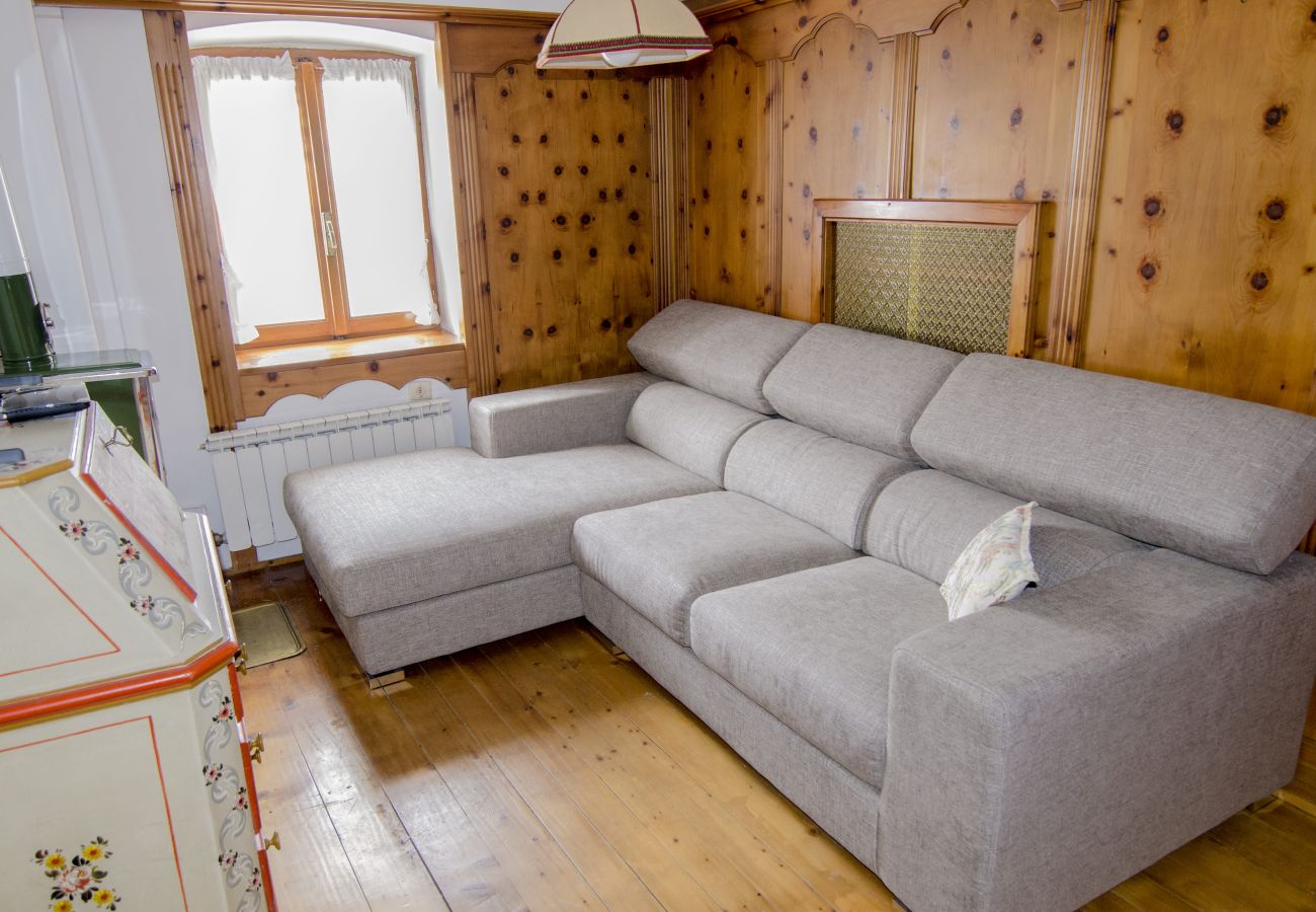 Apartment in Cortina d´Ampezzo - ALPINE HOUSE : CENTRAL WITH VIEW ON THE DOLOMITE.