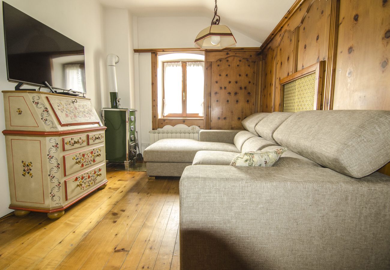 Apartment in Cortina d´Ampezzo - ALPINE HOUSE : CENTRAL WITH VIEW ON THE DOLOMITE.