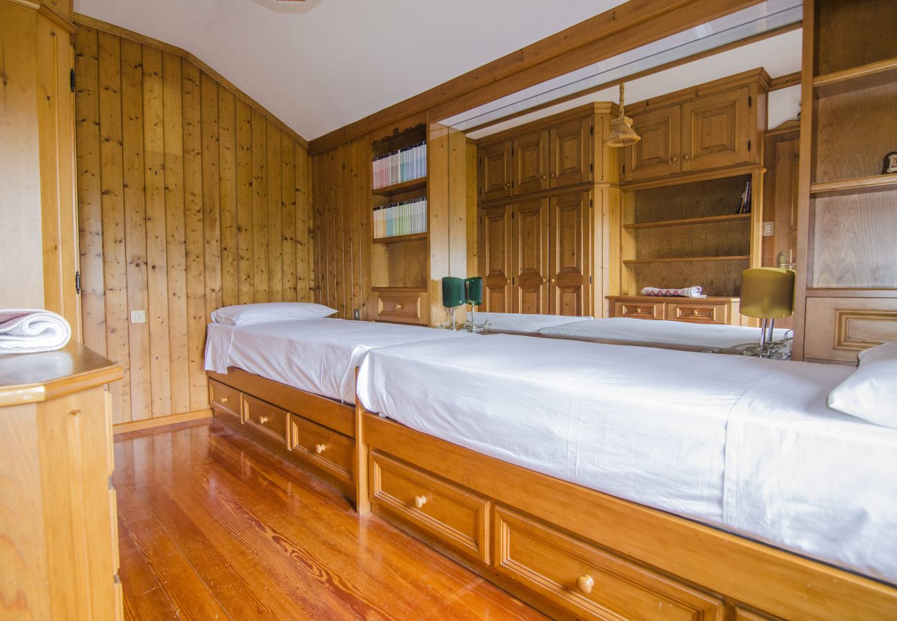 Apartment in Cortina d´Ampezzo - ALPINE HOUSE : CENTRAL WITH VIEW ON THE DOLOMITE.