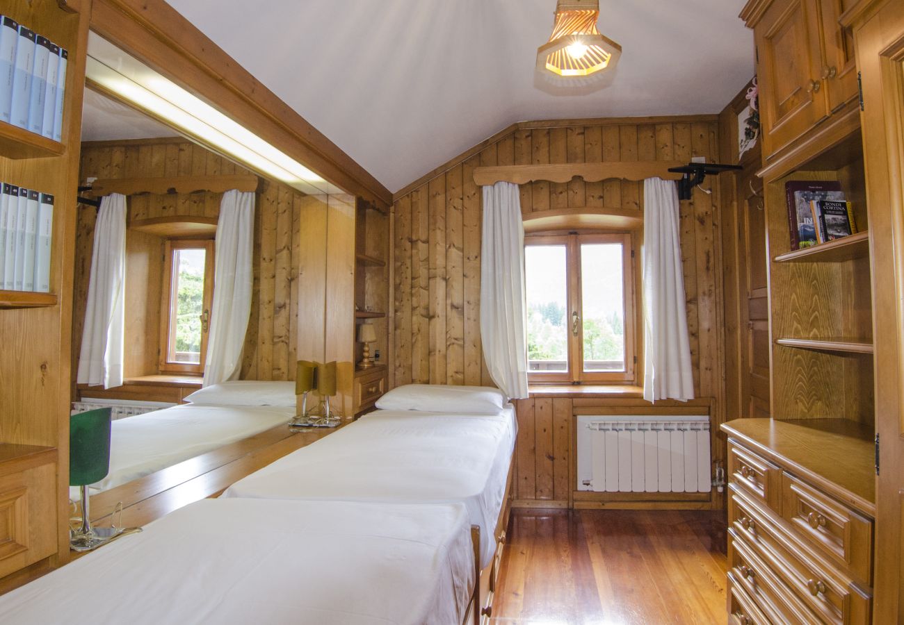Apartment in Cortina d´Ampezzo - ALPINE HOUSE : CENTRAL WITH VIEW ON THE DOLOMITE.