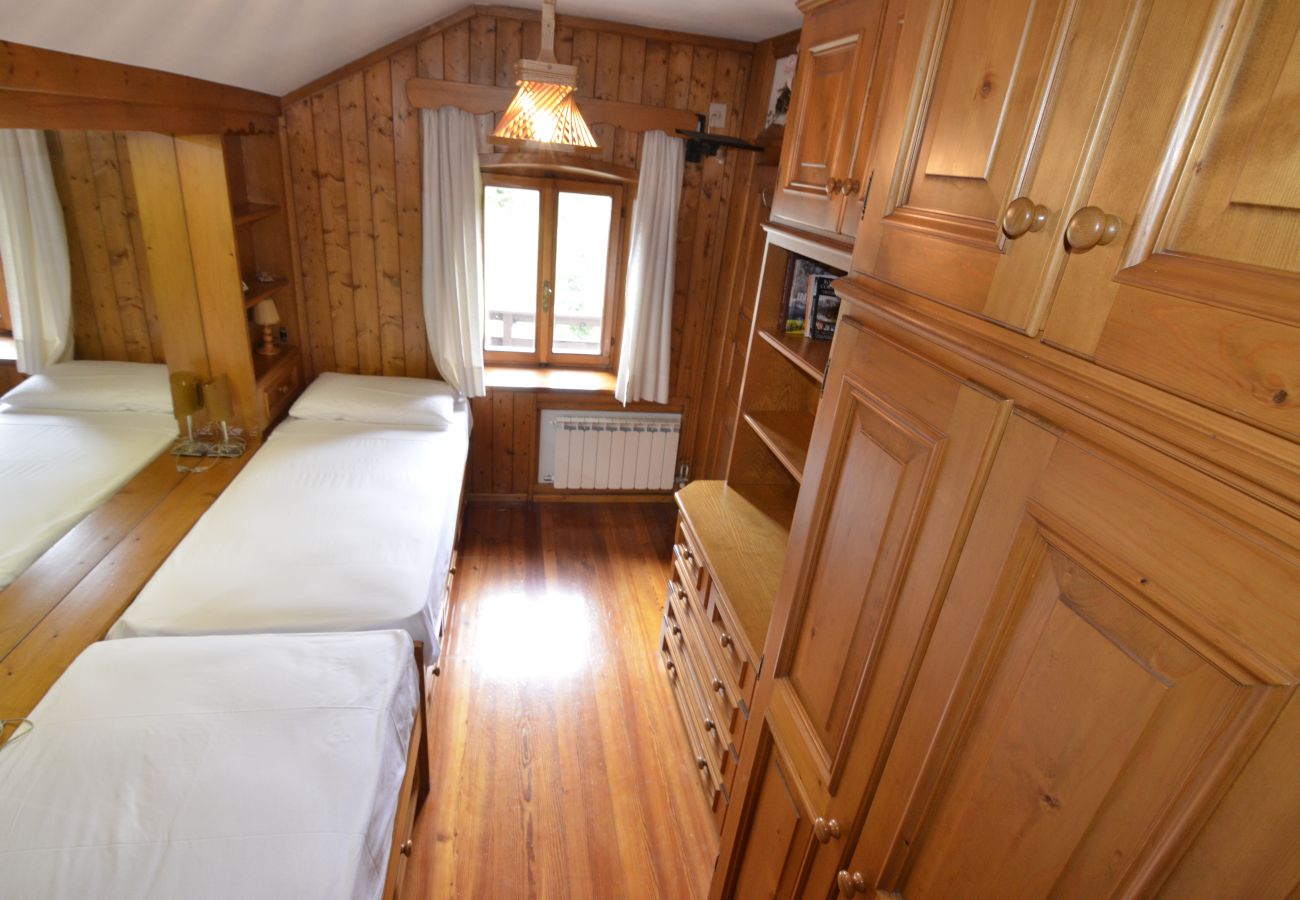 Apartment in Cortina d´Ampezzo - ALPINE HOUSE : CENTRAL WITH VIEW ON THE DOLOMITE.
