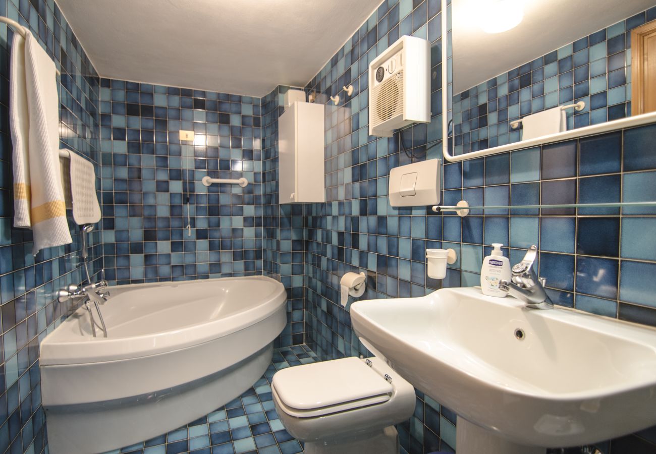 Apartment in Cortina d´Ampezzo - Alpine Apartment in Cortina, Comfy and Central